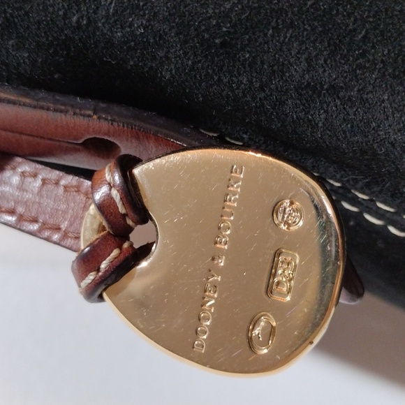 Dooney & Bourke purse. - Picture 5 of 16